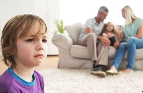 偏心父母吃瓜,揭秘家庭纷争的真相  第1张